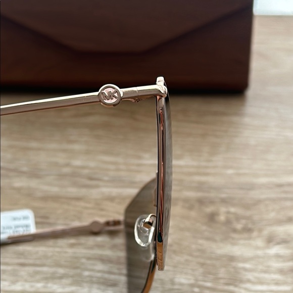New Michael Kors OMK 1063 11086G 144 N3 Gold Shield Sunglasses